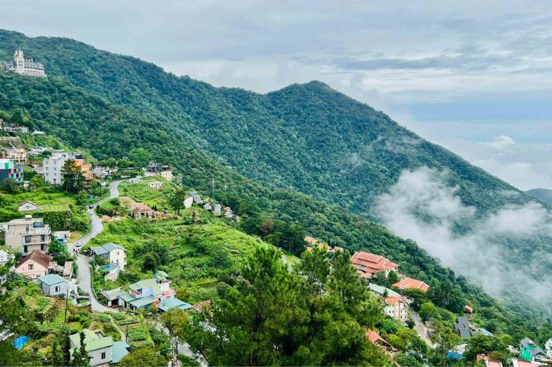 On the occasion of National Day September 2, traveling to Tam Dao is not only close to Hanoi but also allows you to admire many beautiful scenes, so ideal